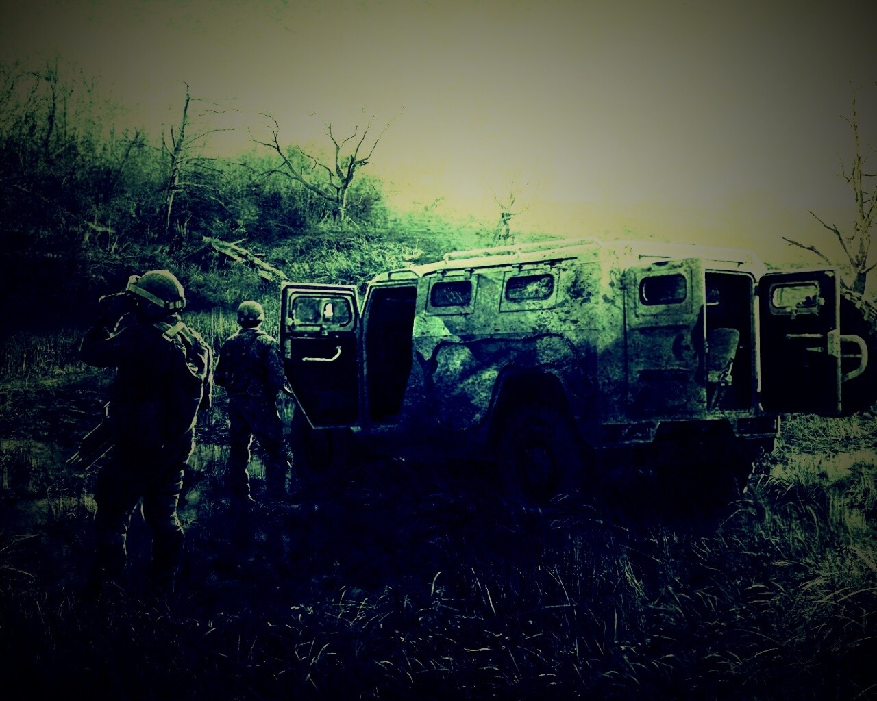 Солдаты из сталкера на болоте обои