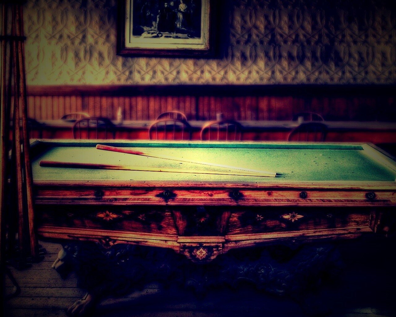 Старинный бильярдный стол обои