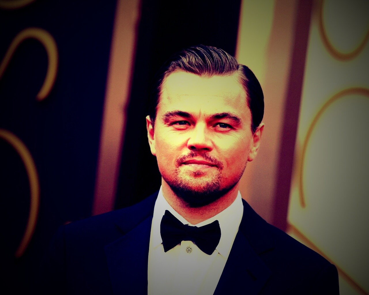 Леонардо Дикаприо в костюме обои