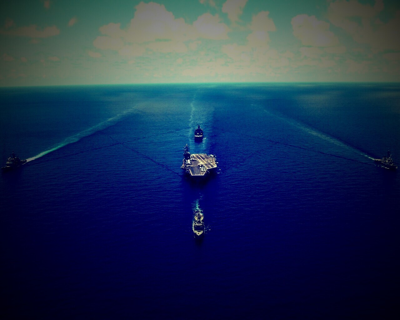 Авианосец с эскортом обои