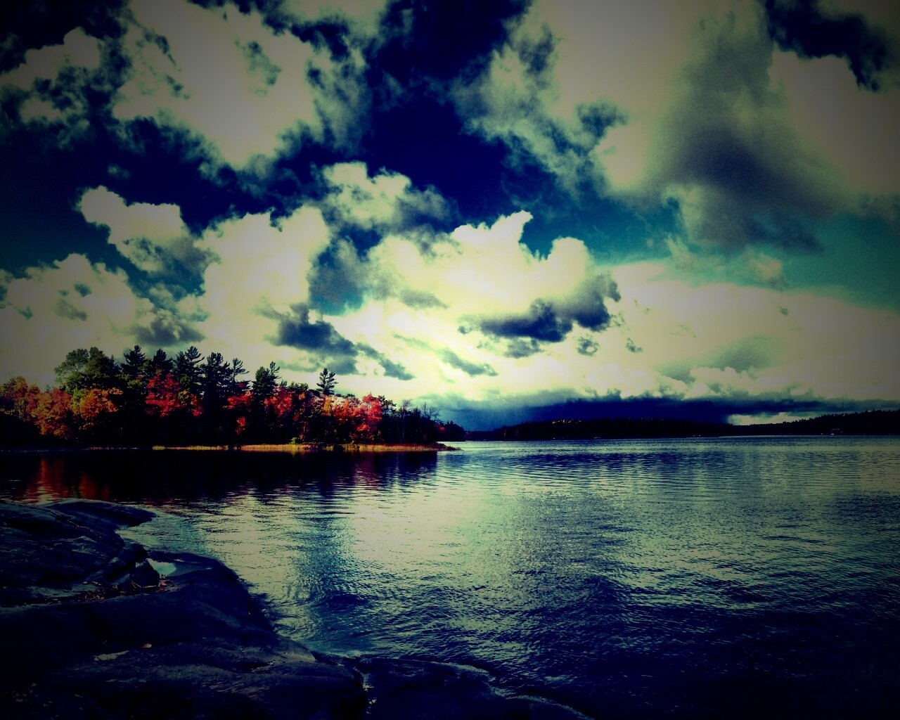 Штиль над озером обои