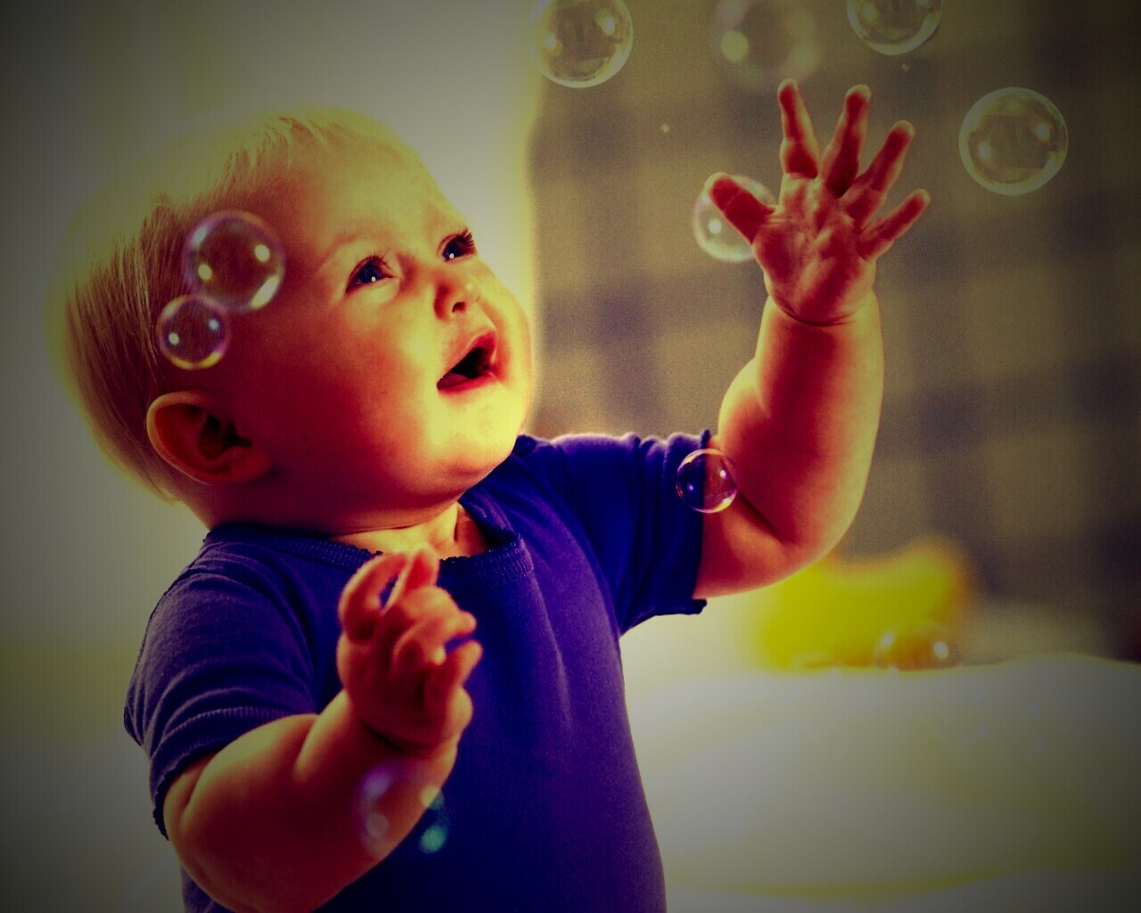 Игра с мыльными пузырями обои