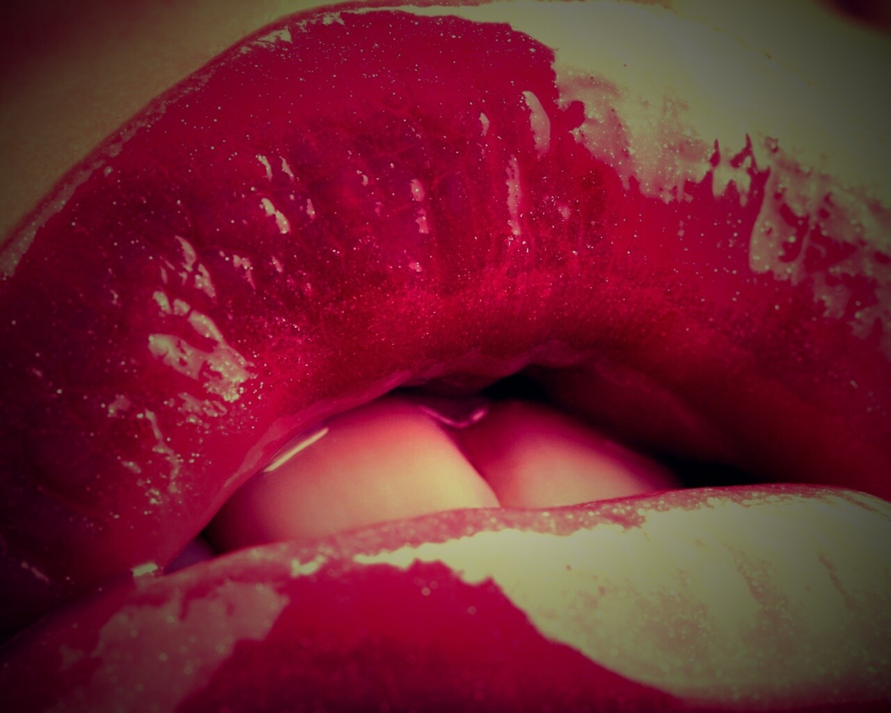 Губы с блеском обои