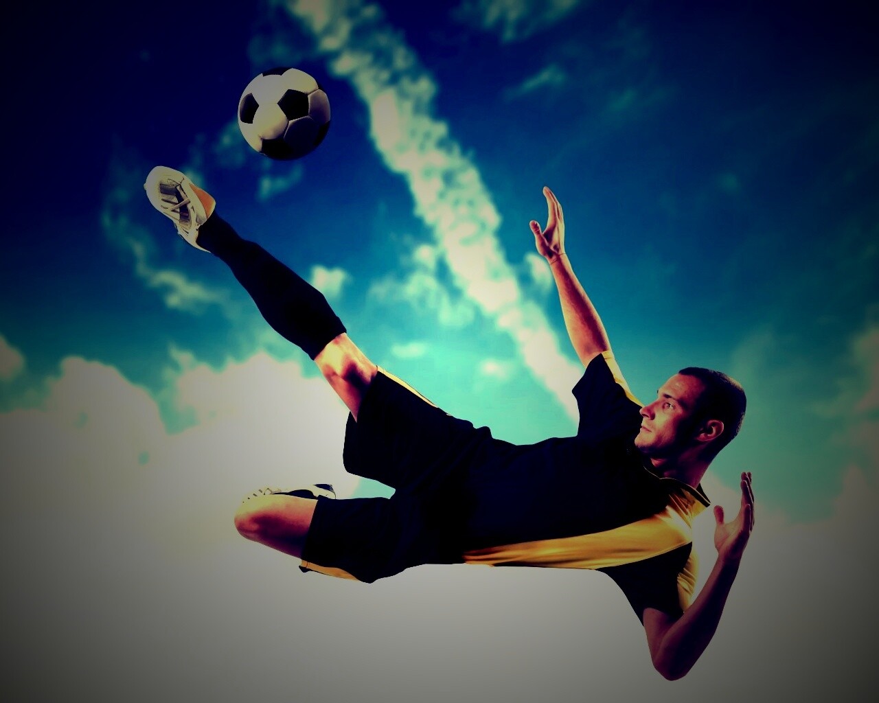 Удар по мячу обои