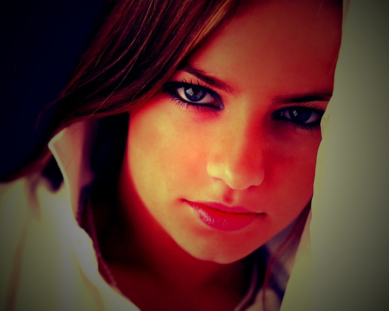 Красивая молодая девушка обои