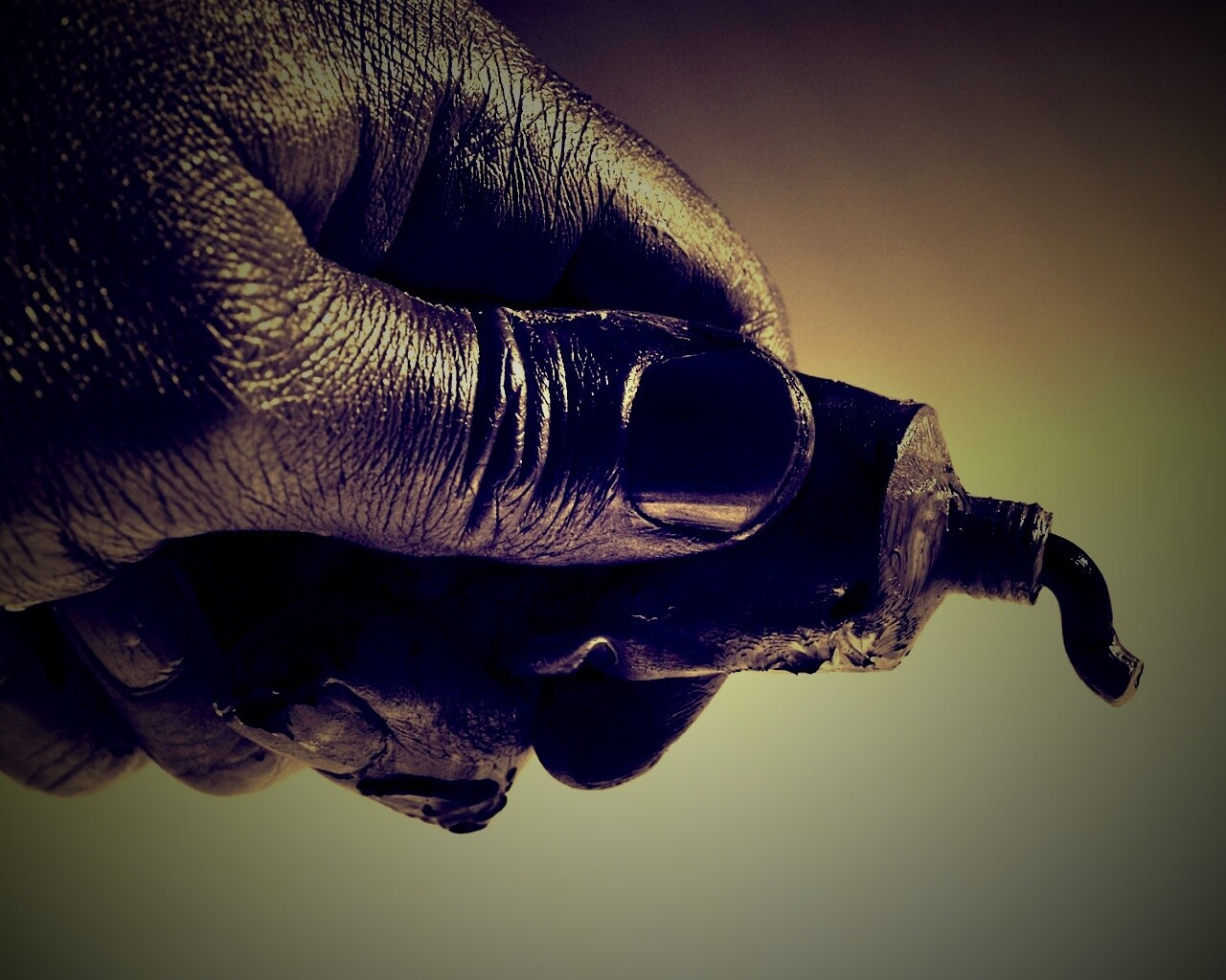 Чёрная краска обои