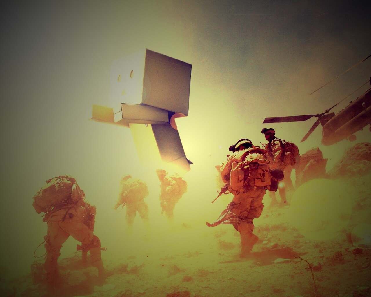 Картонный человек среди солдат обои