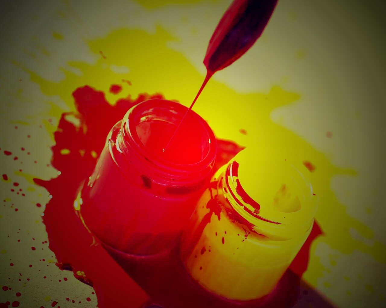 Баночки с краской обои