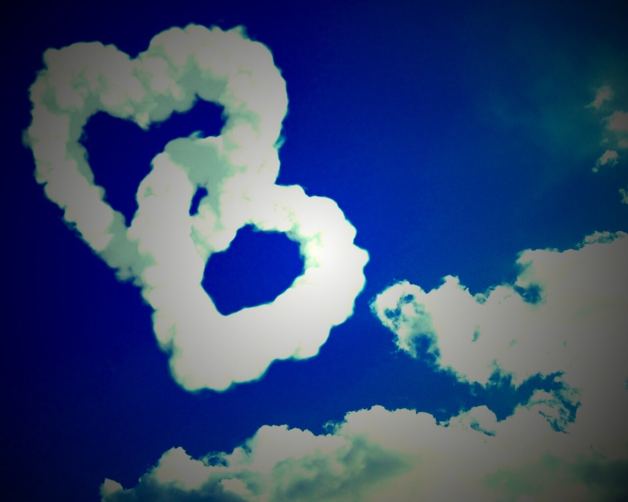 Облака в виде сердца обои