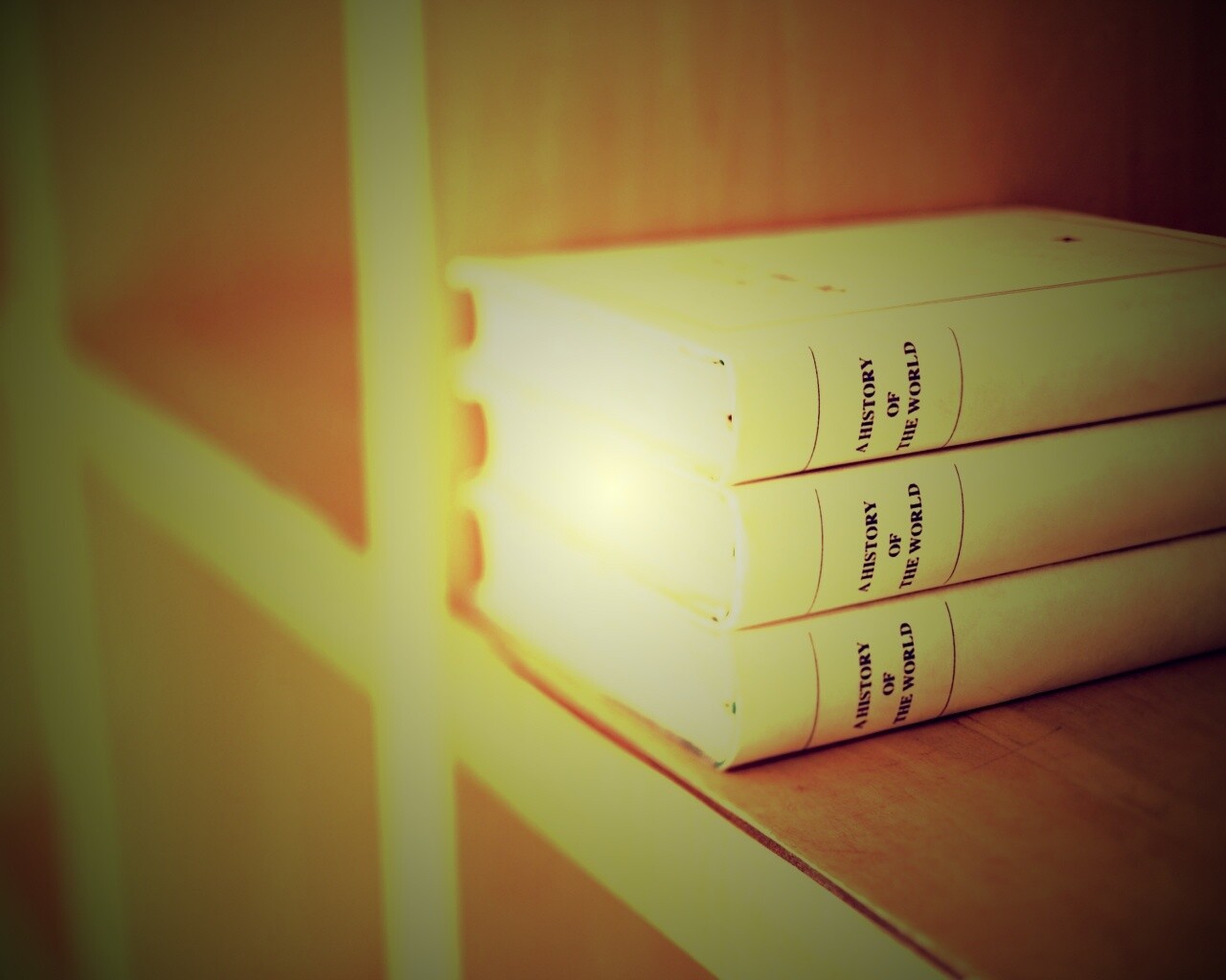 Книги на полке обои