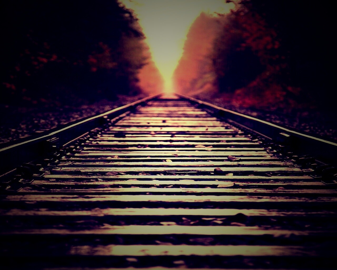 Железная дорога после дождя обои