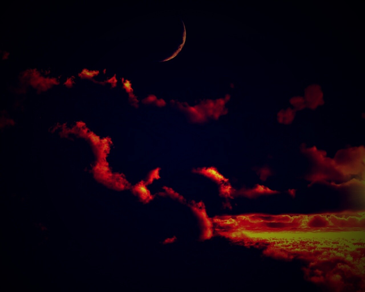 Закат и месяц над облаками обои