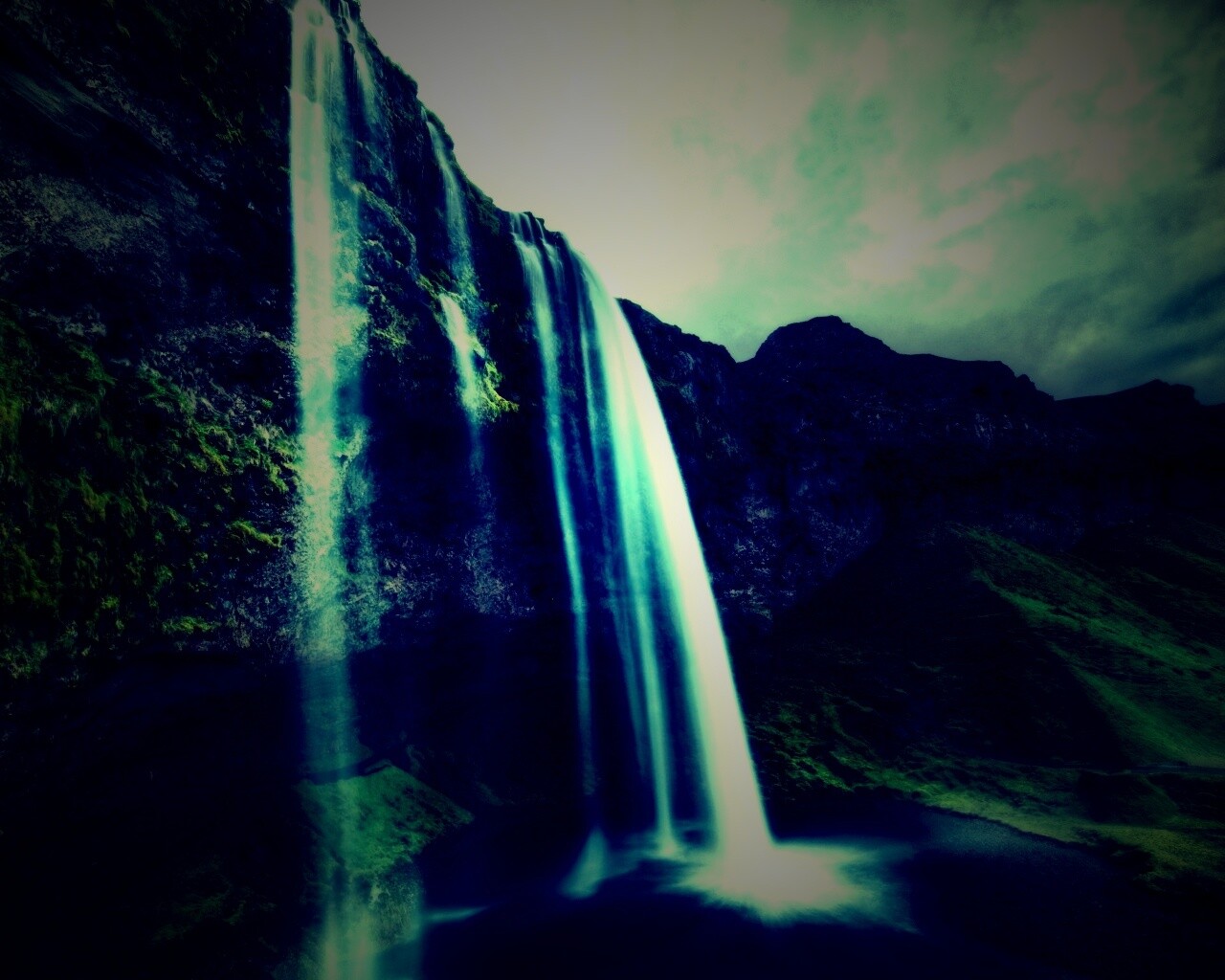 Нарисованный водопад обои