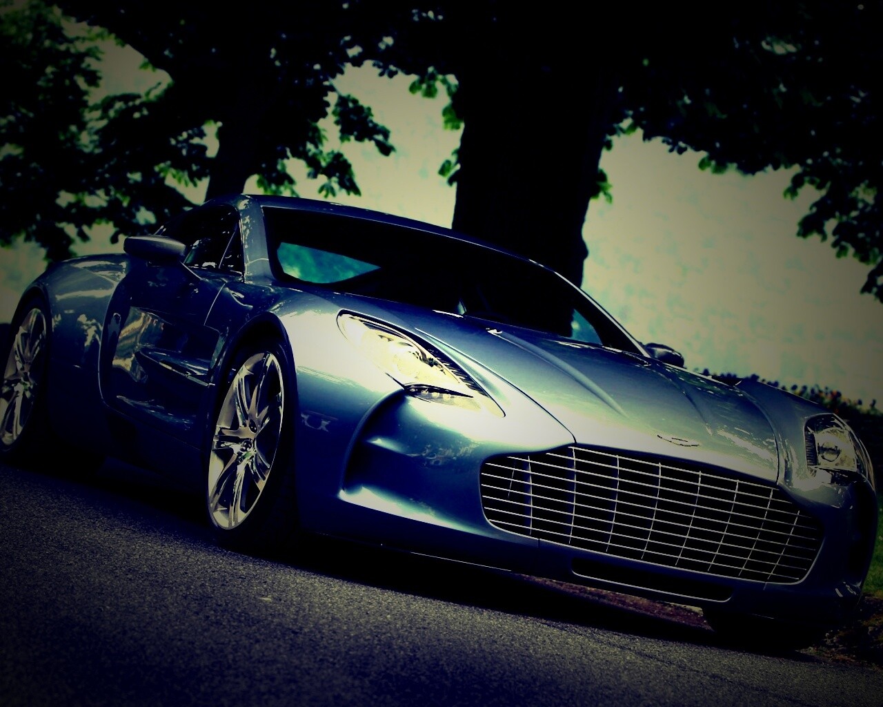 Aston Martin за городом обои