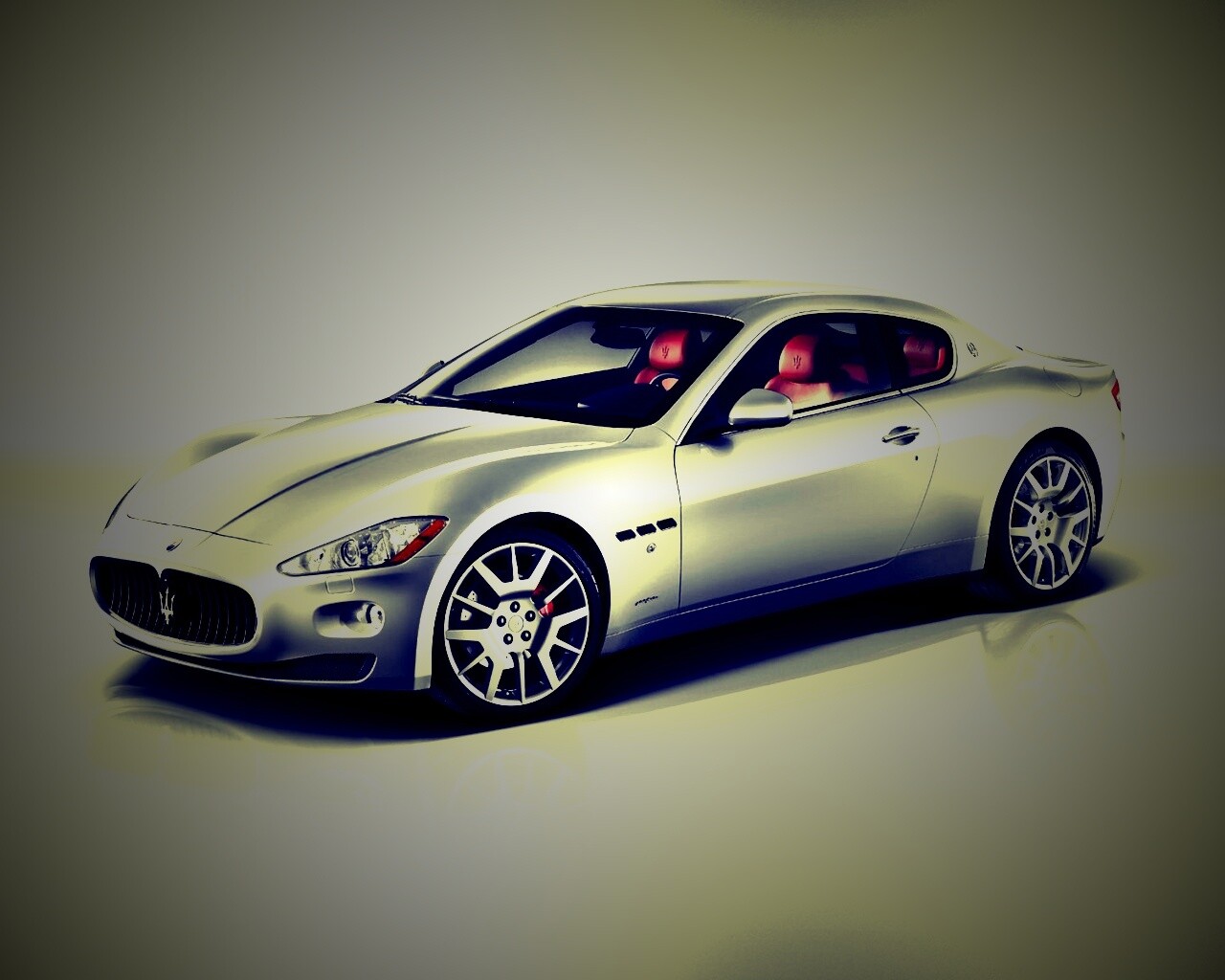 Грандтуризмо на белом фоне обои