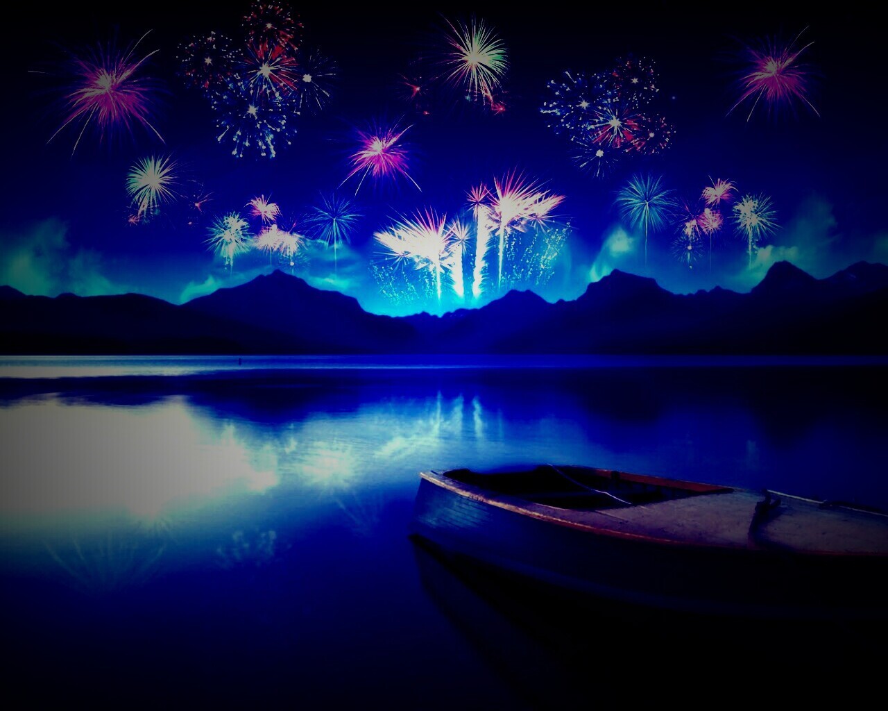 Фейрверк над озером обои