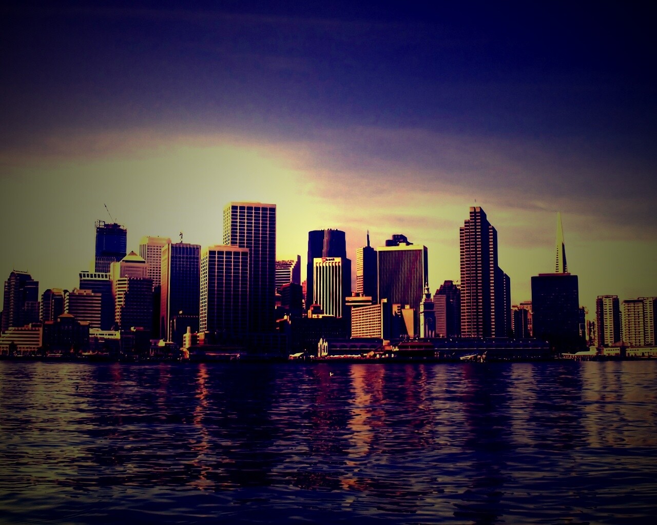 Небоскребы на береговой линии обои