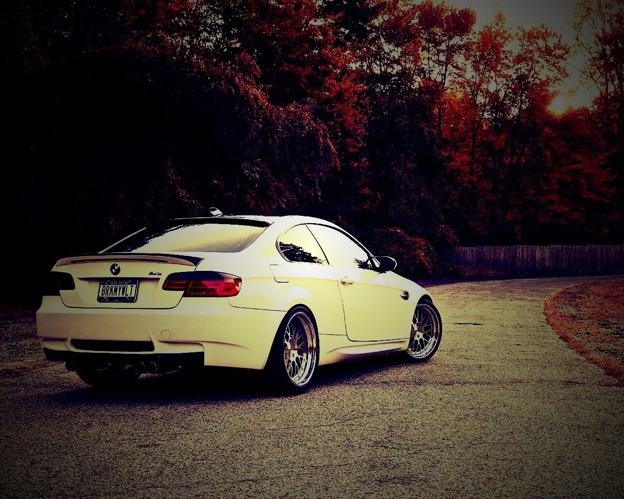 Белый BMW M3 обои