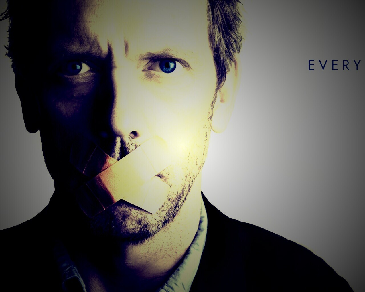 Хаус с пластырем на рту обои