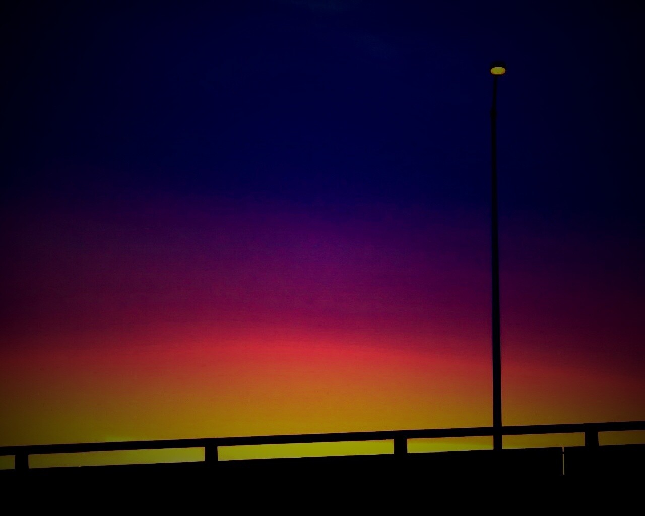 Одинокий фонарь обои