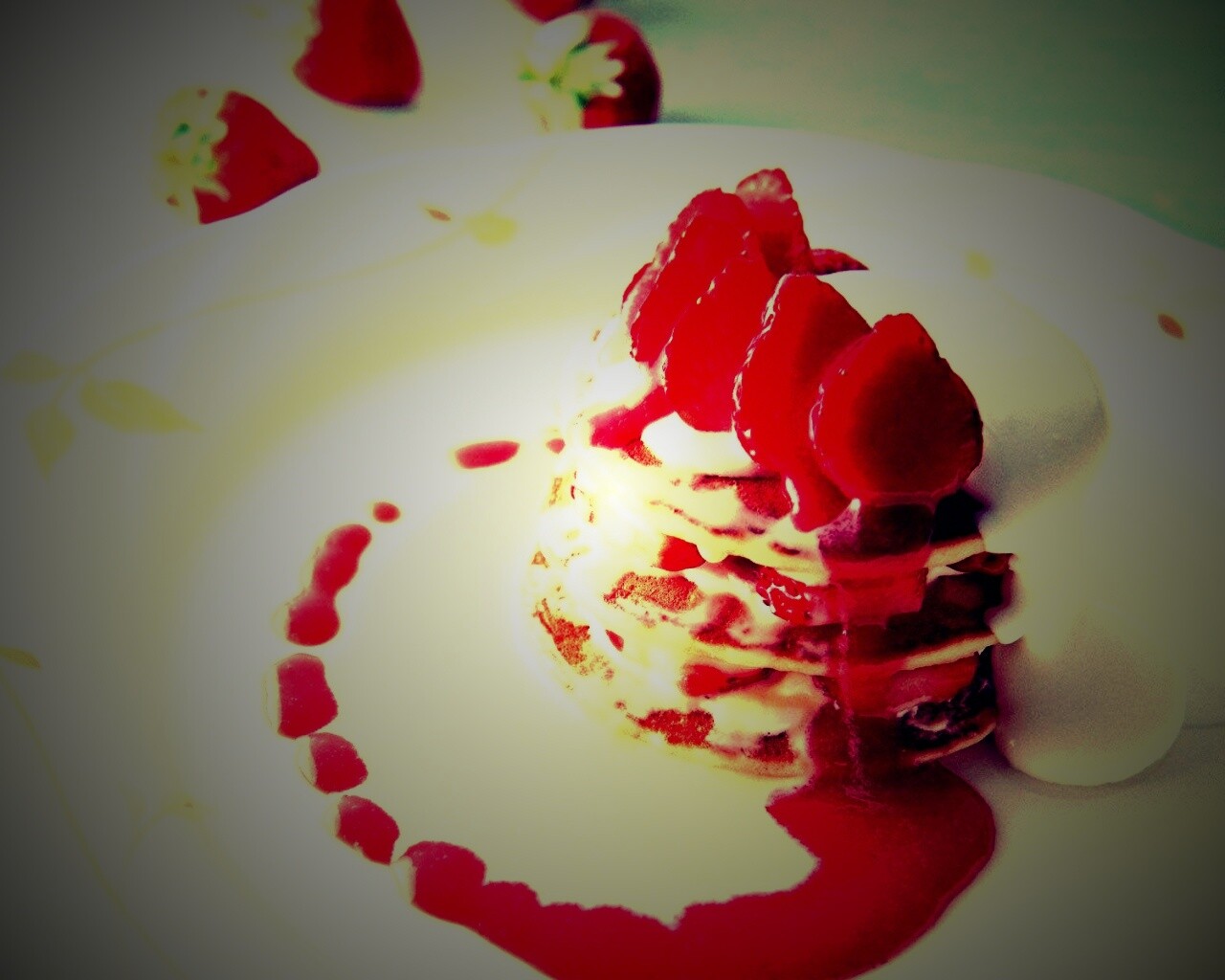 Блинчики с клубникой обои