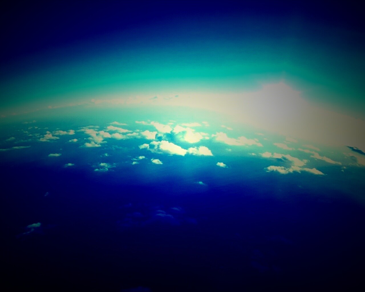 Вид с верхних слоёв атмосферы обои