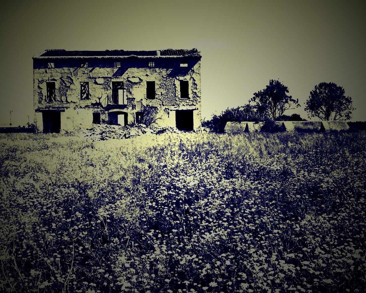 Руины жилого дома обои