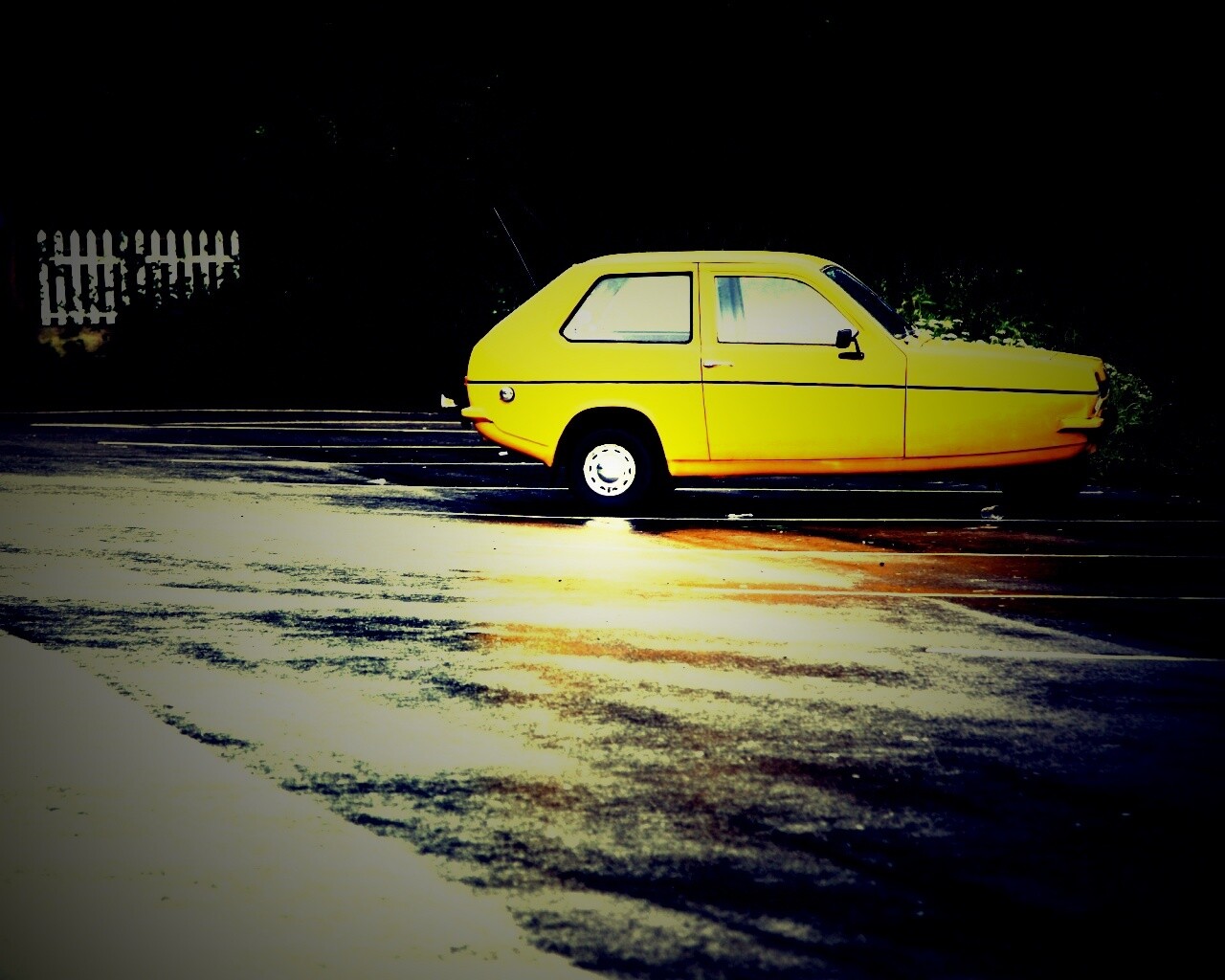 Трёхколёсный ретро автомобиль обои