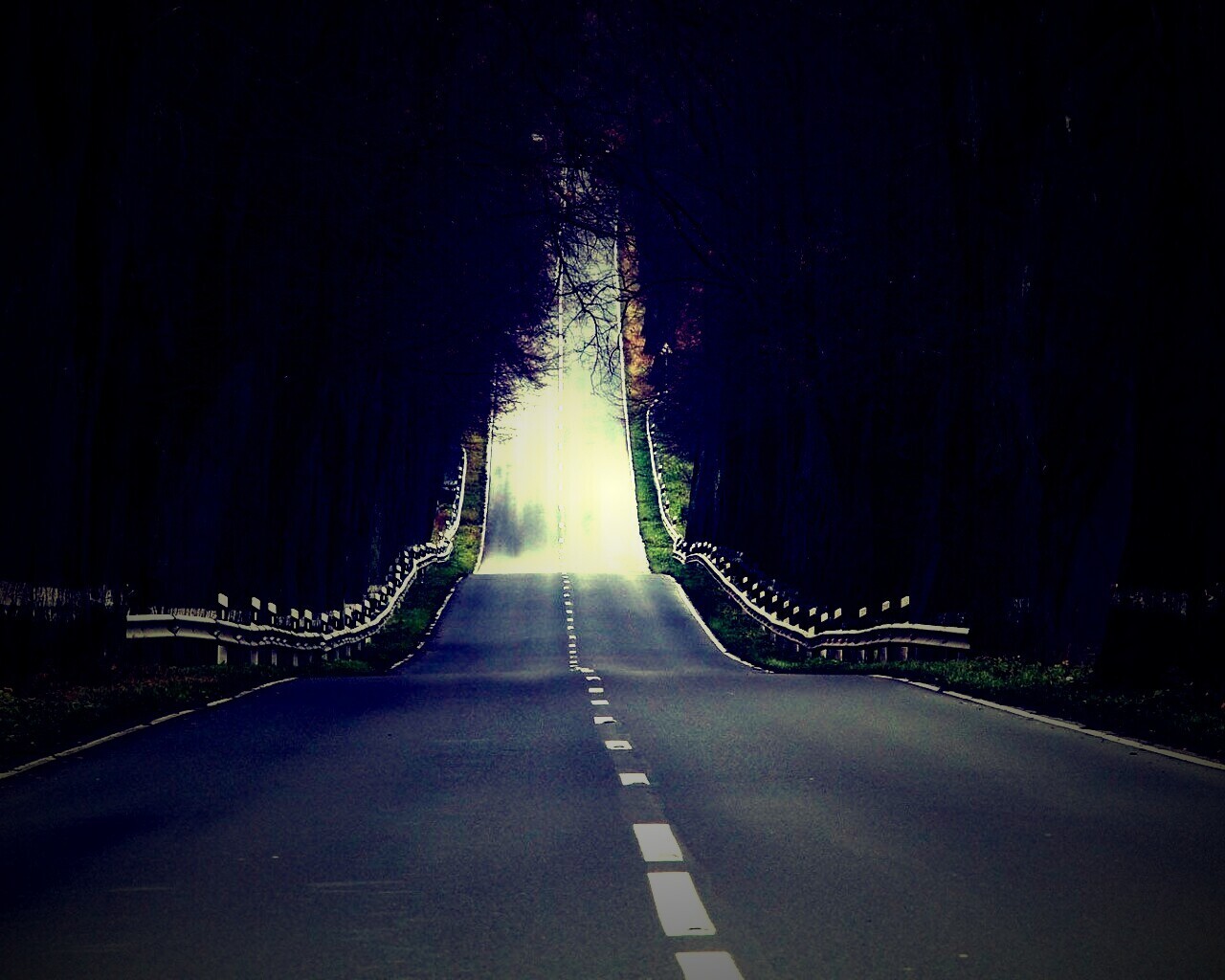 Дорога уходит ввысь обои