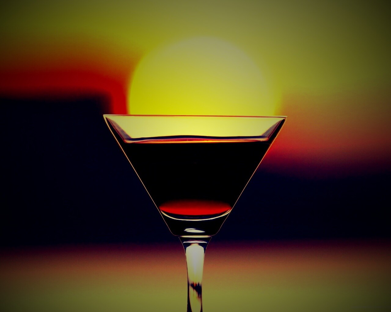 Солнце в бокале обои