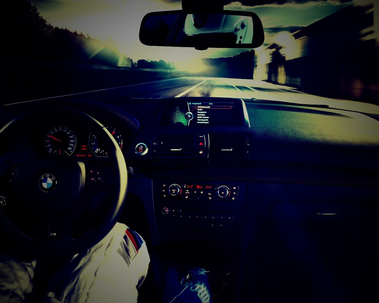 За рулём BMW обои