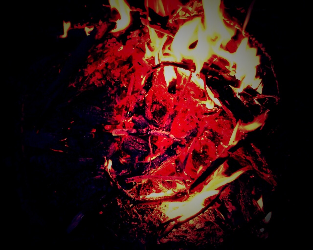 Костёр крупным планом обои