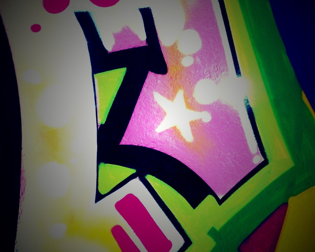 Блик на граффити обои