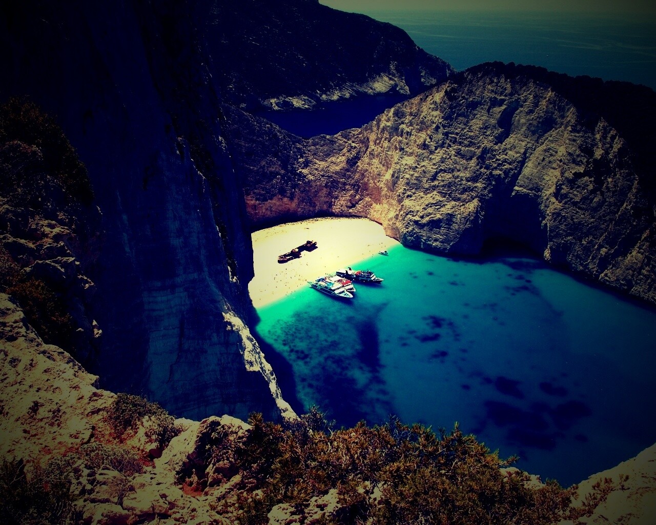 Яхты в бухте обои