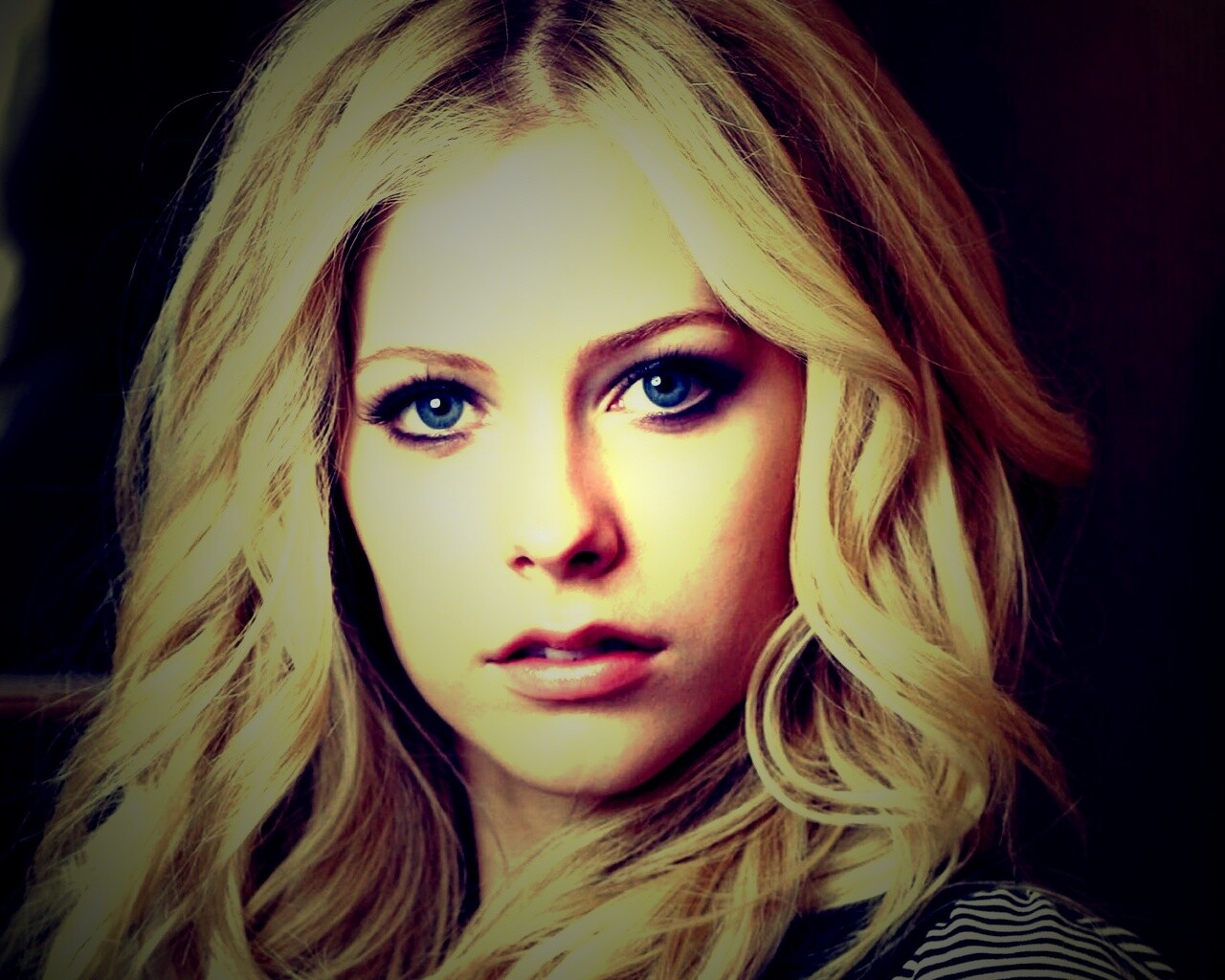 Блондинка Аврил Лавин обои