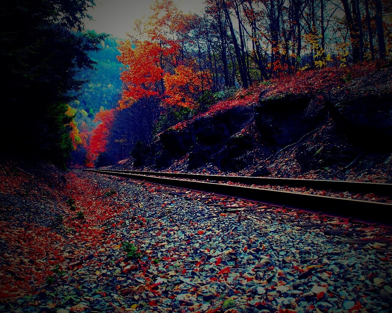 Железная дорога в скалистой местности обои