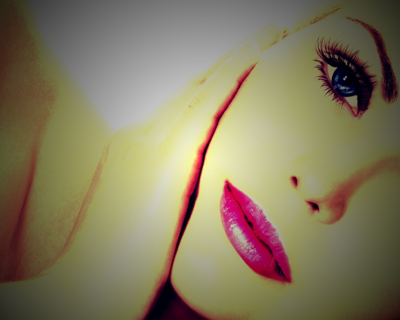 Взгляд из под ресниц обои