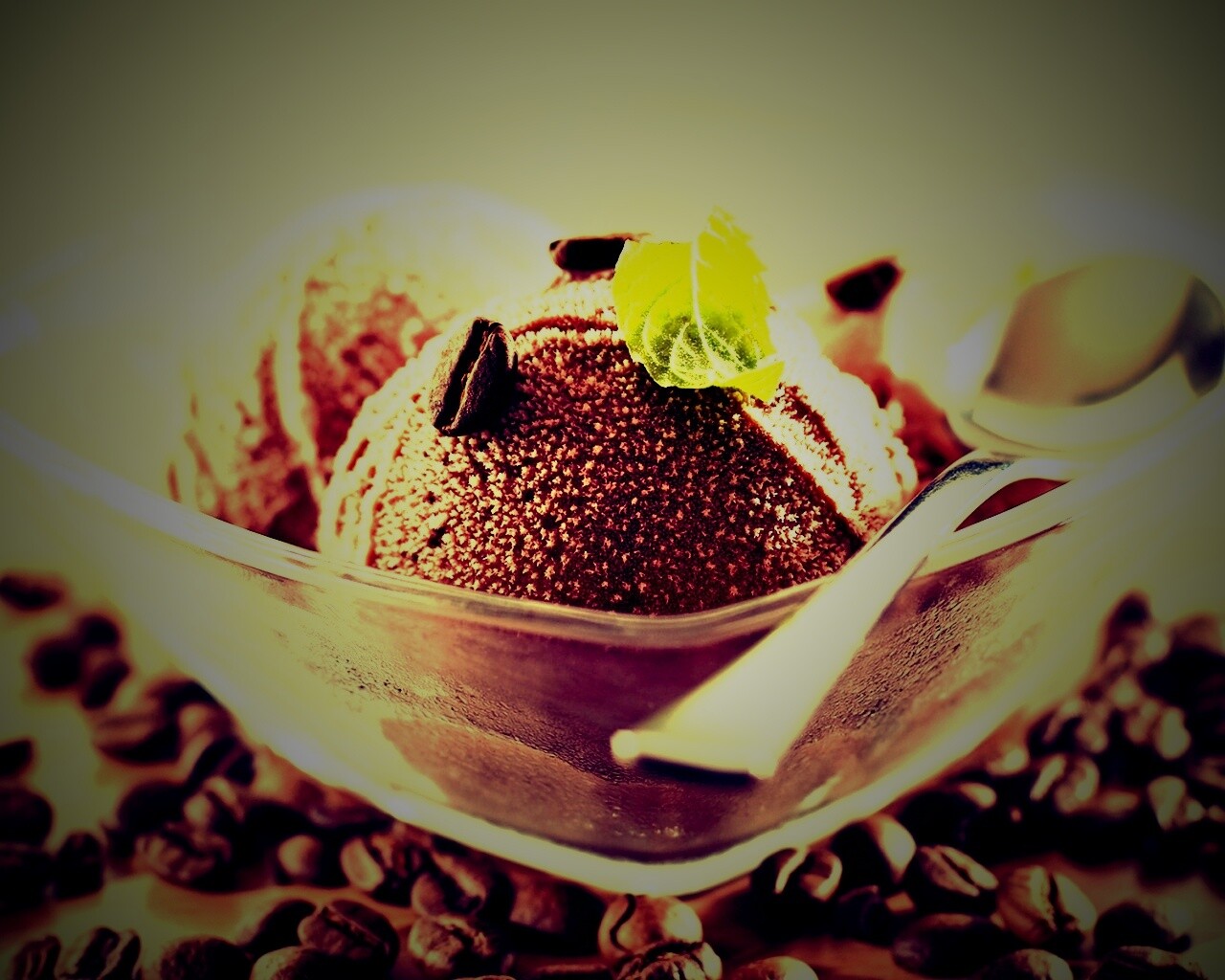 Кофейное мороженое с листиком мяты обои