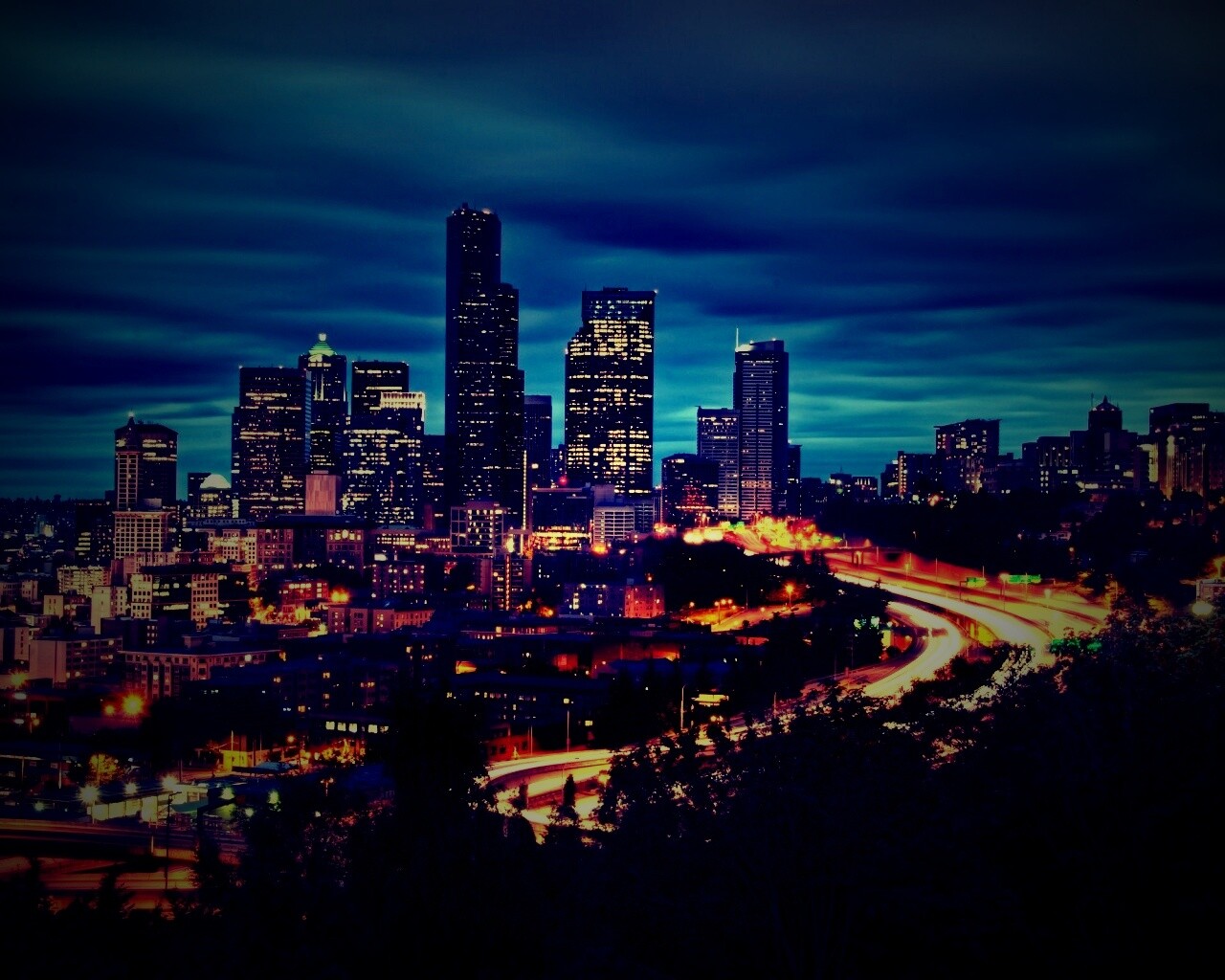 Город вдали обои