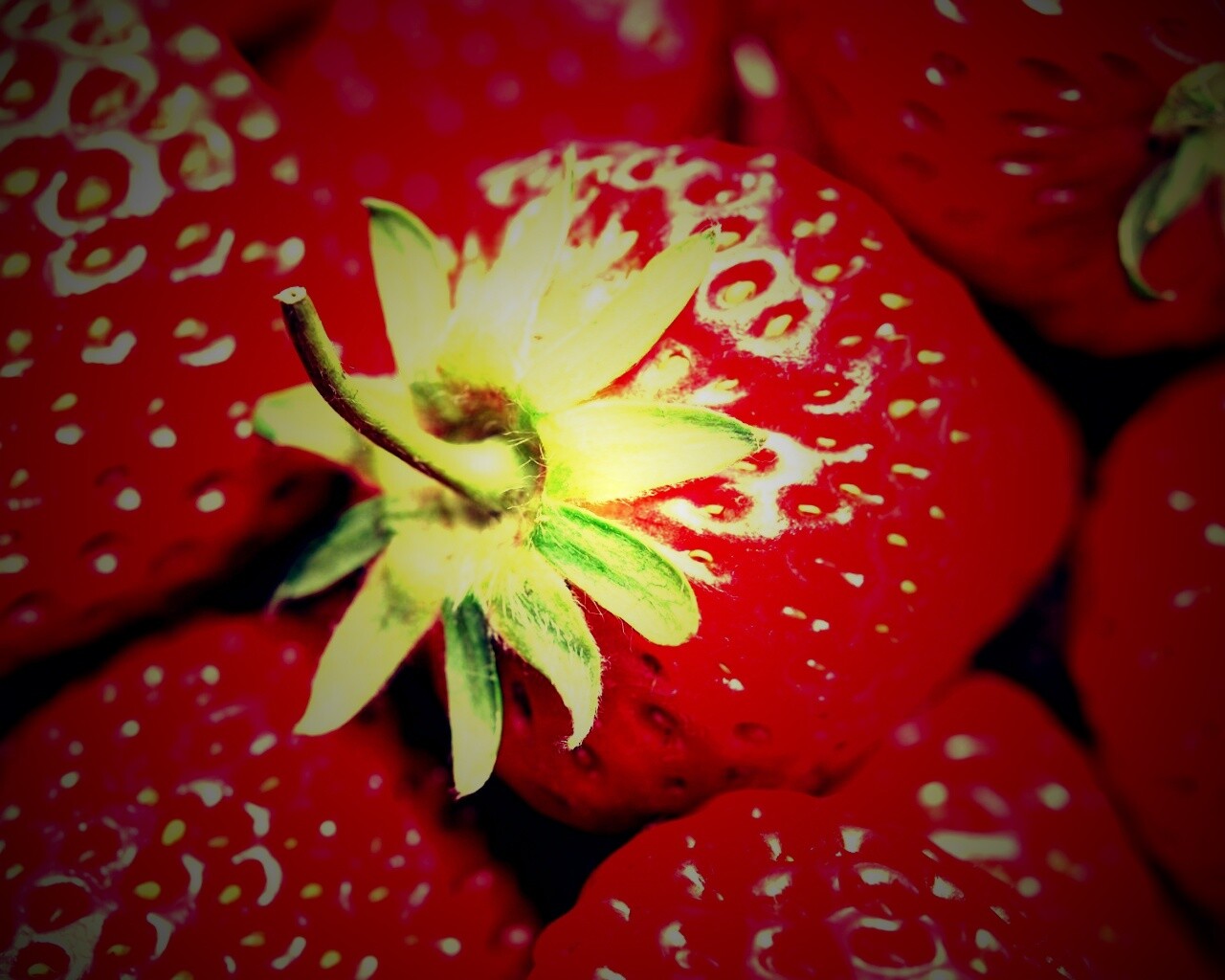 Сочная клубничка обои