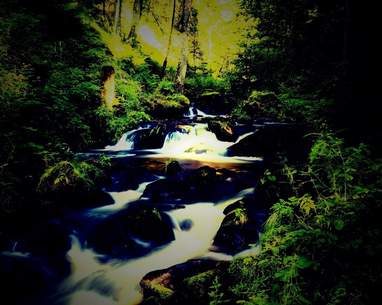 Живописный лесной водопад обои