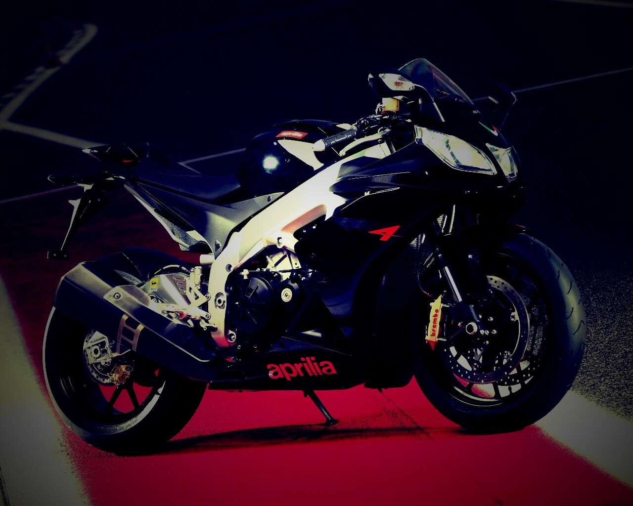 Aprilia на треке обои