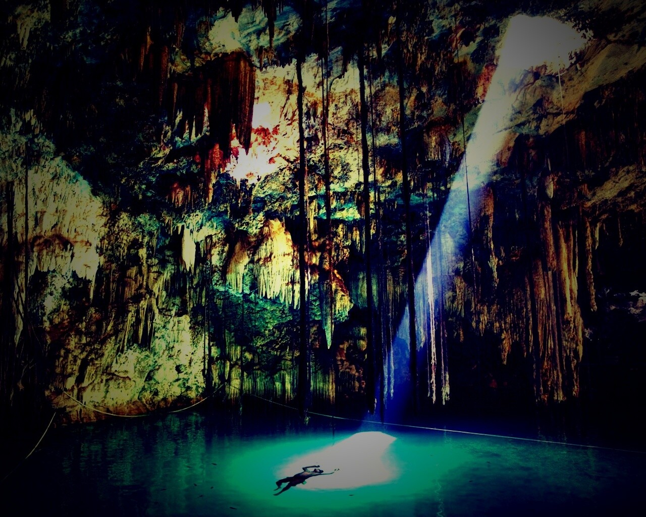 Пещера сталактитов обои