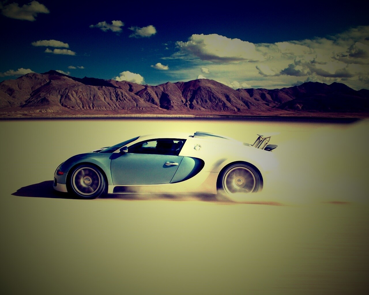 Бугатти в долине обои