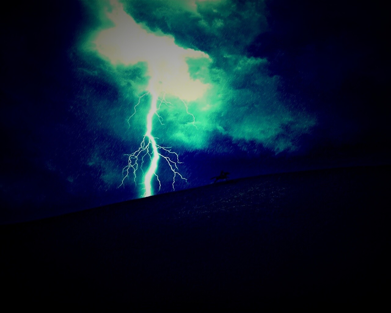 Всадник в буре обои