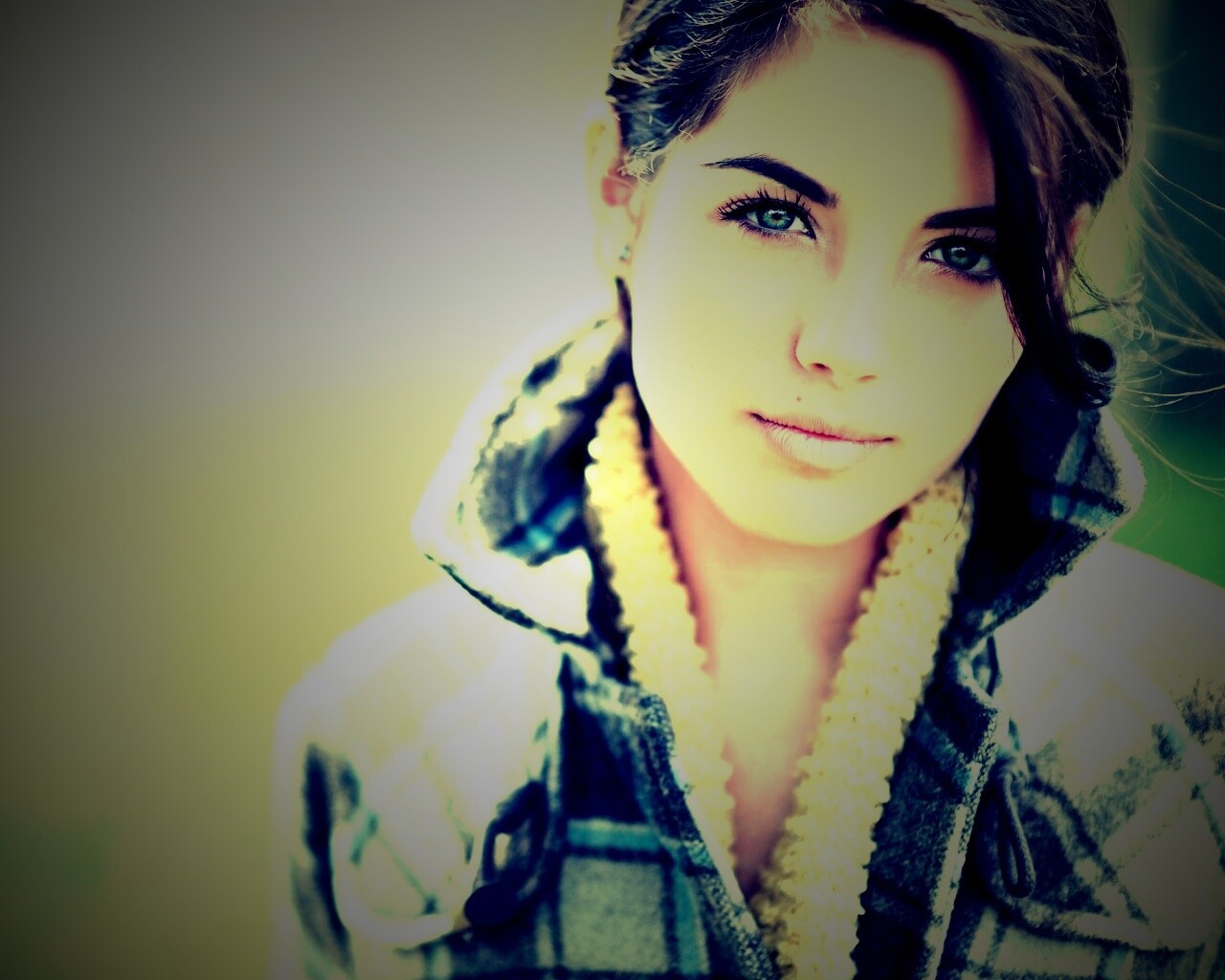 Красивая молодая девушка обои