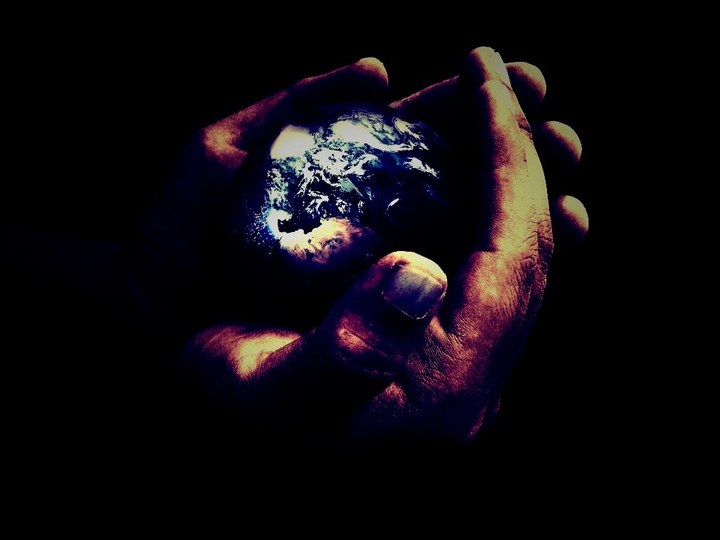 Мир в руках обои