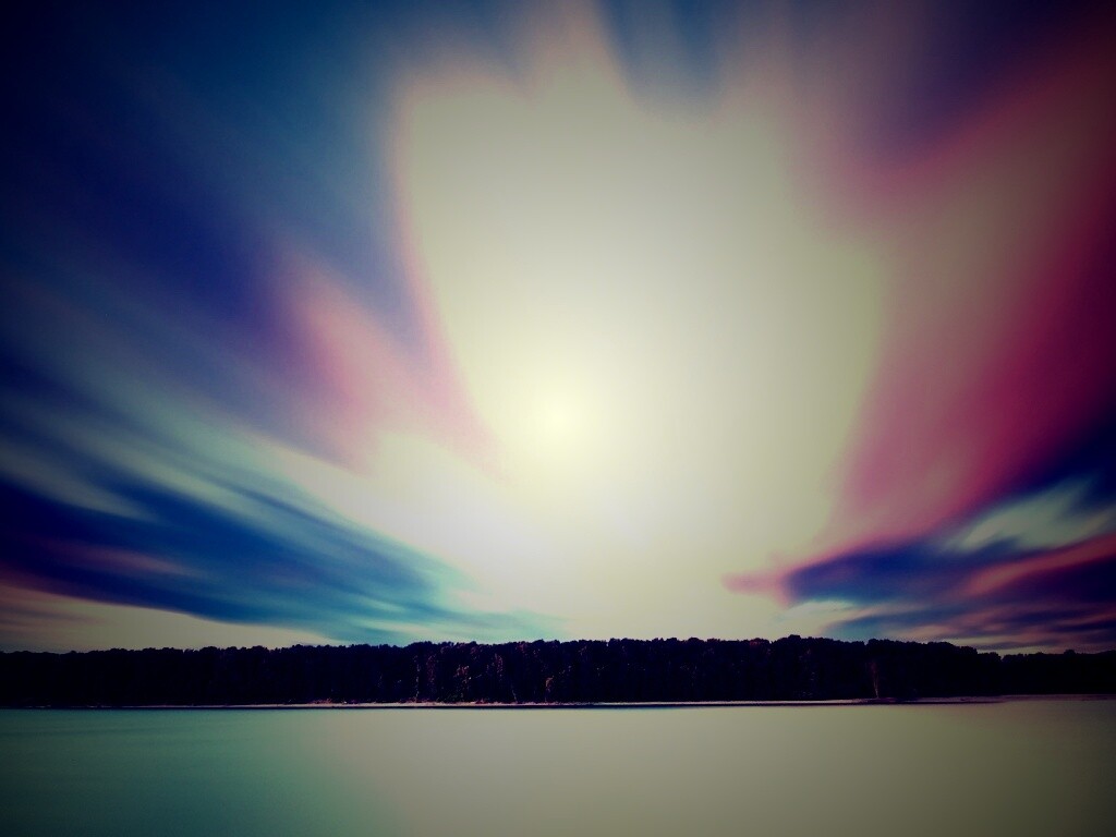 Вечернее небо над озером обои
