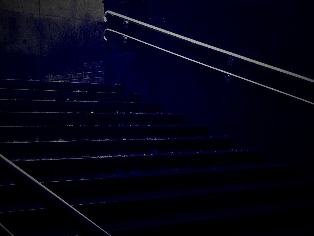 Спуск в подземный переход обои