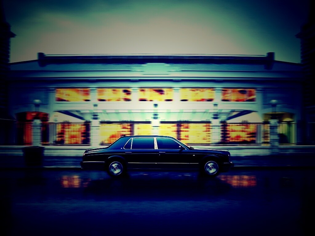 Бентли в городе обои